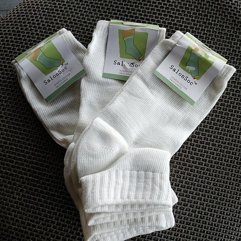 Salonsoc 6 pair $8.00 Pedicure or Yoga or Sandals